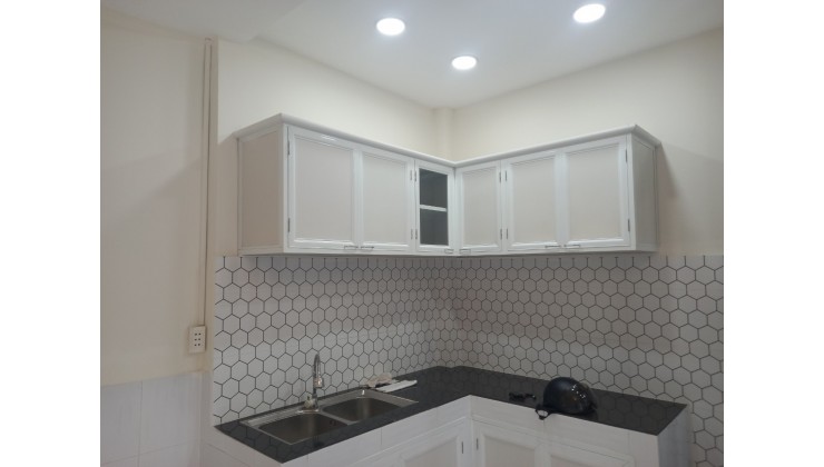 Nhà đẹp giá rẻ, gần Tô Ngọc Vân, Thủ Đức,  40m2, cực hot